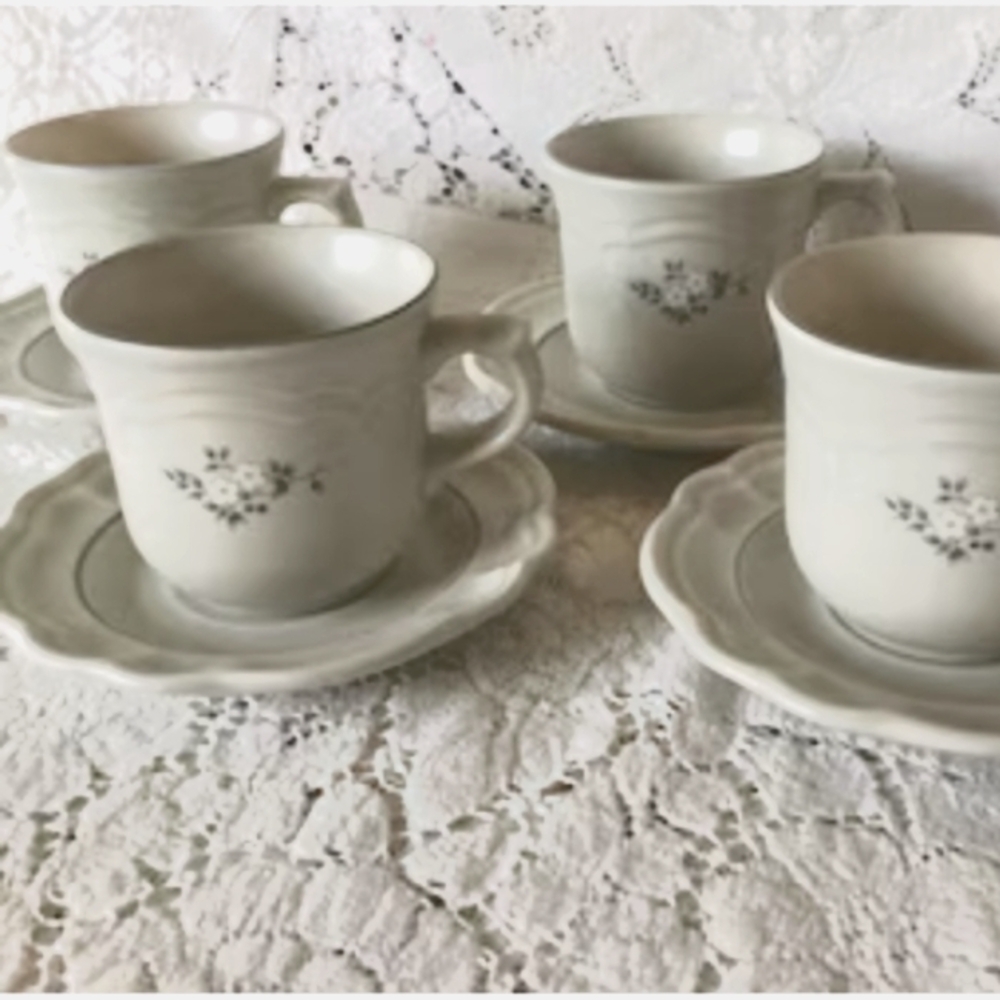 Vintage Set of 4 Cup & Saucer, Pfaltzgraff, Heirloom Design